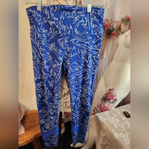 Under Armour Blue Patterned Leggings Medium - Picture 1 of 5